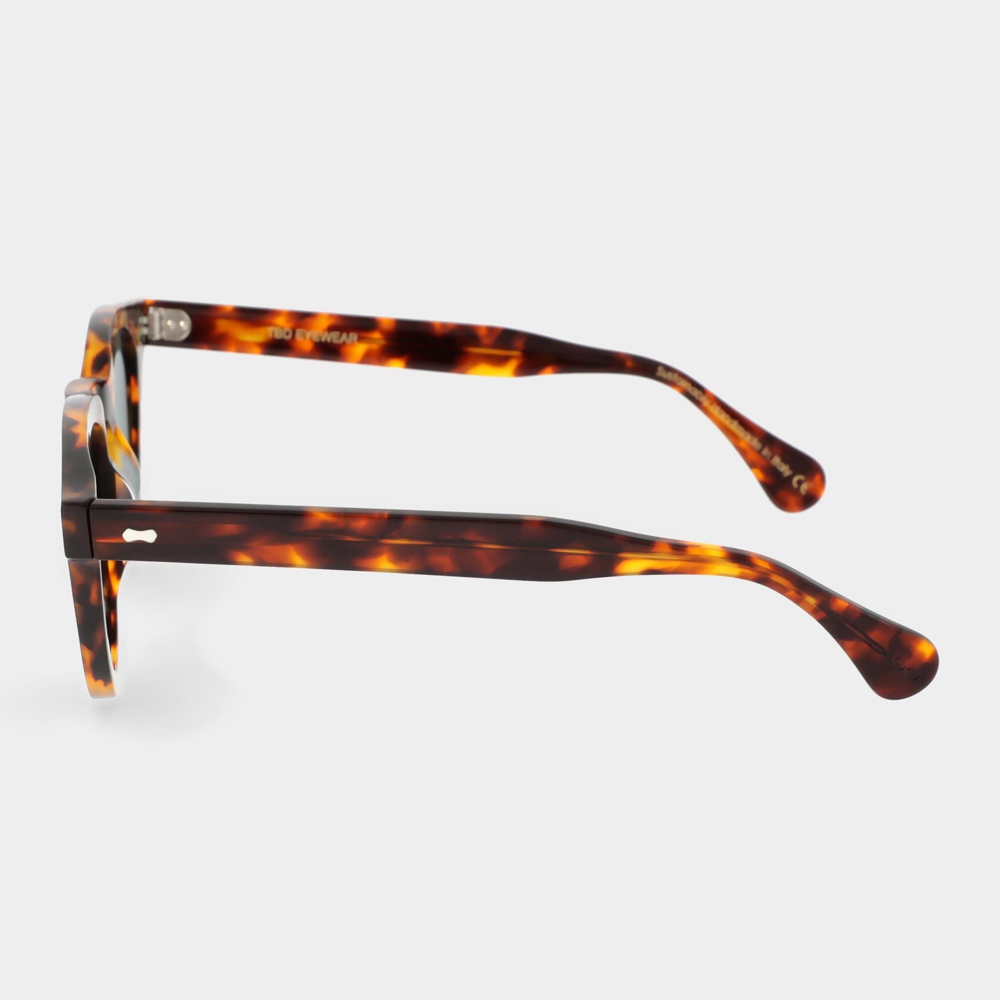 Sunglasses with tortoiseshell frame and green lenses on a white background. - DEI DUCHI