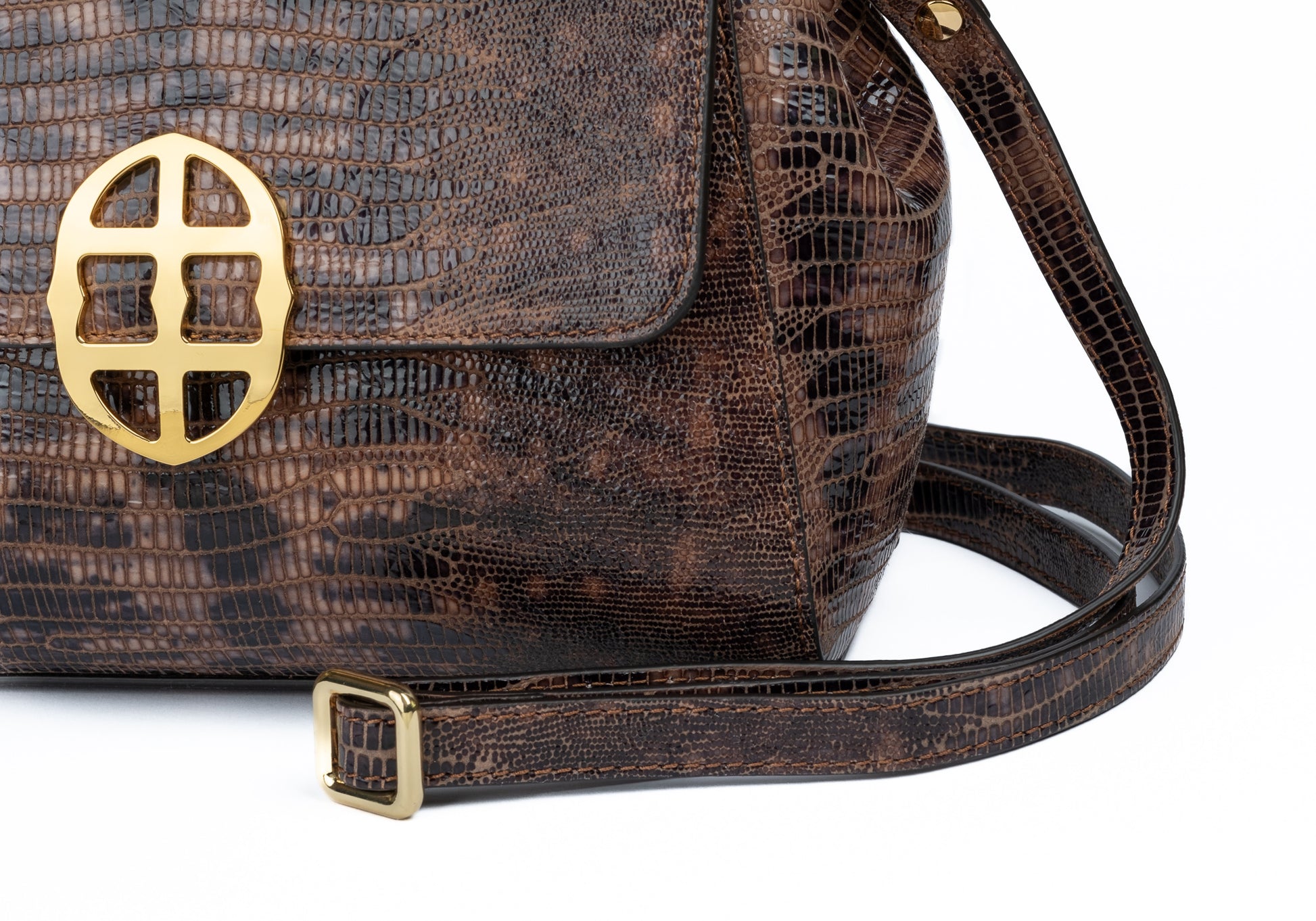 Brown leather textured handbag with a gold clasp on a white background. DEI DUCHI (AMALTEA)