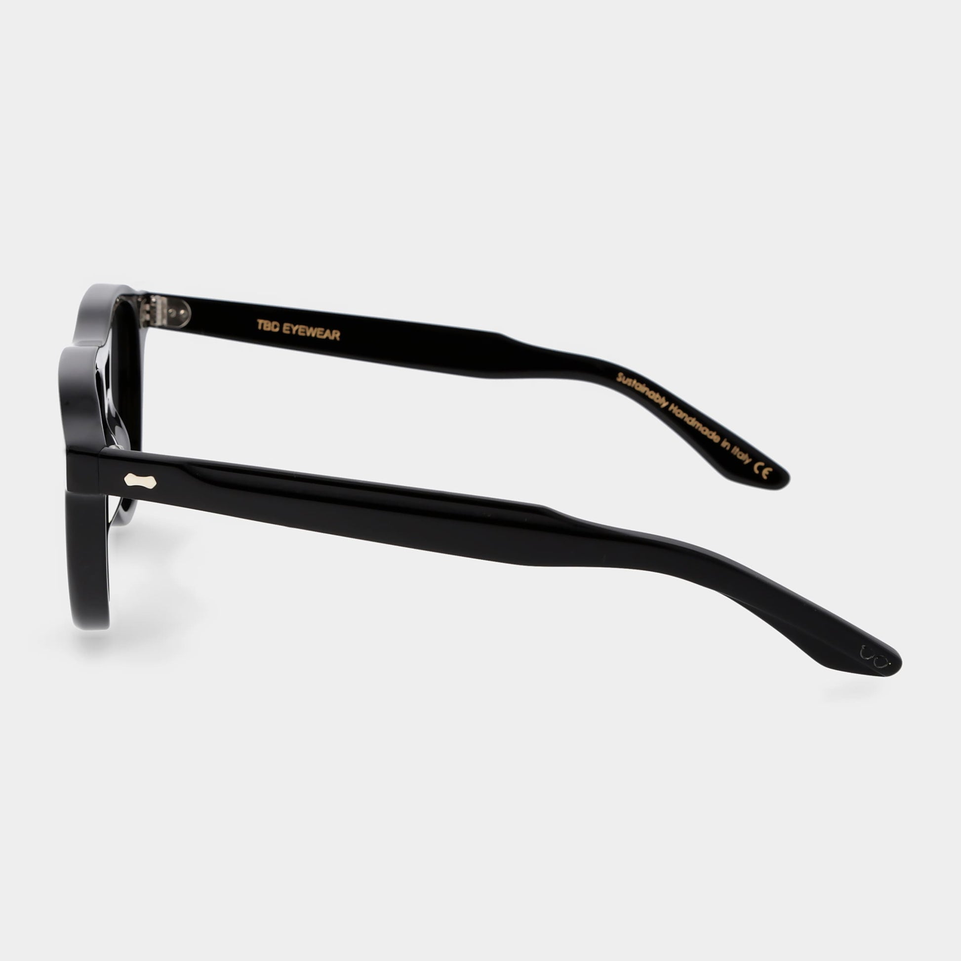Black sunglasses with dark lenses on a light gray background. - DEI DUCHI