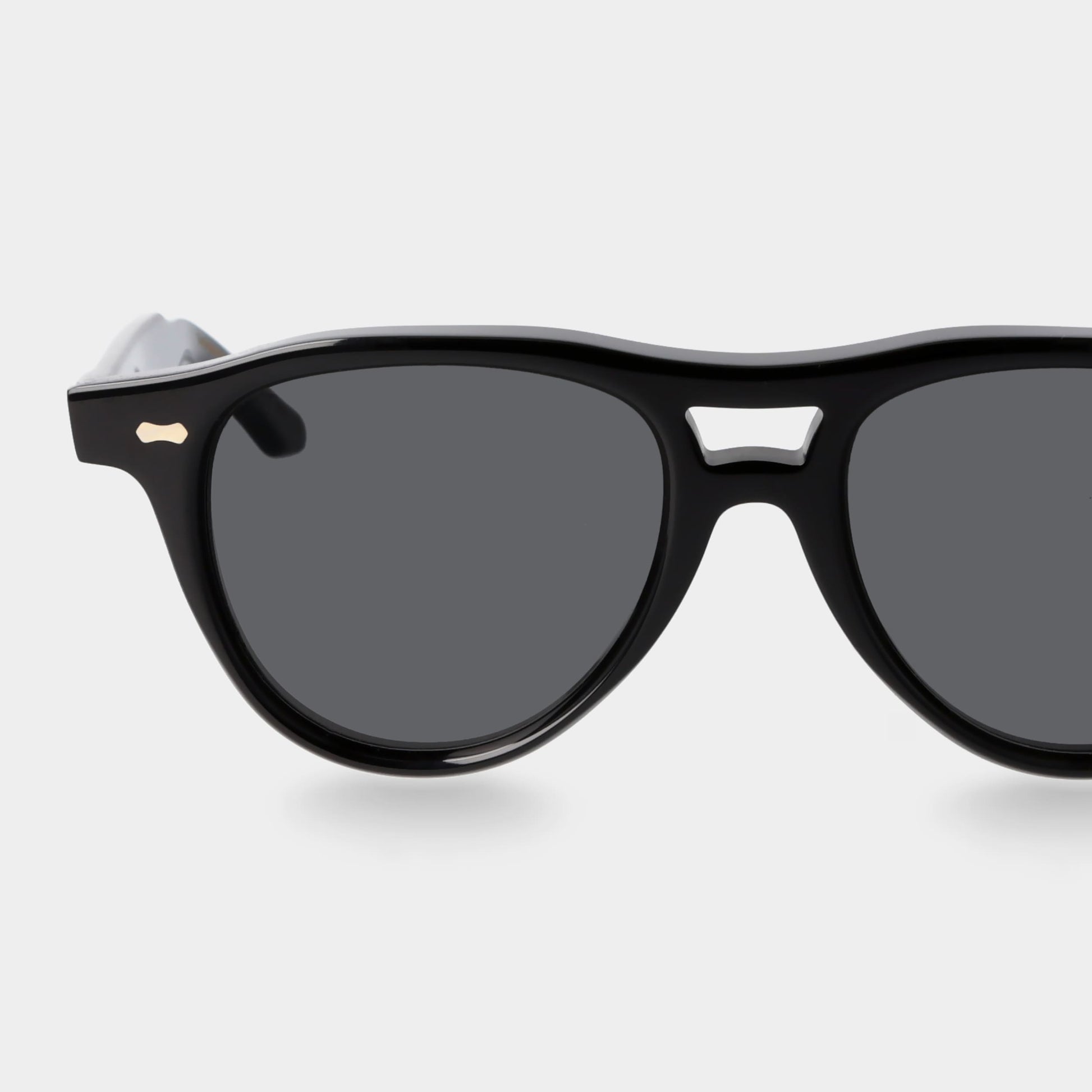 Black sunglasses with dark lenses on a light gray background. - DEI DUCHI